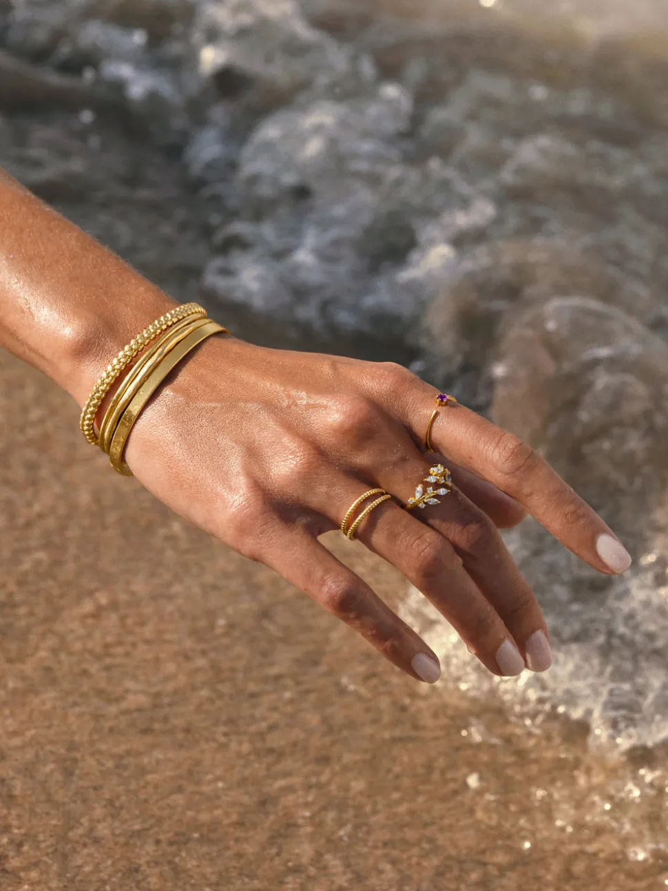 Anillo Buganvilla White Baño Oro
