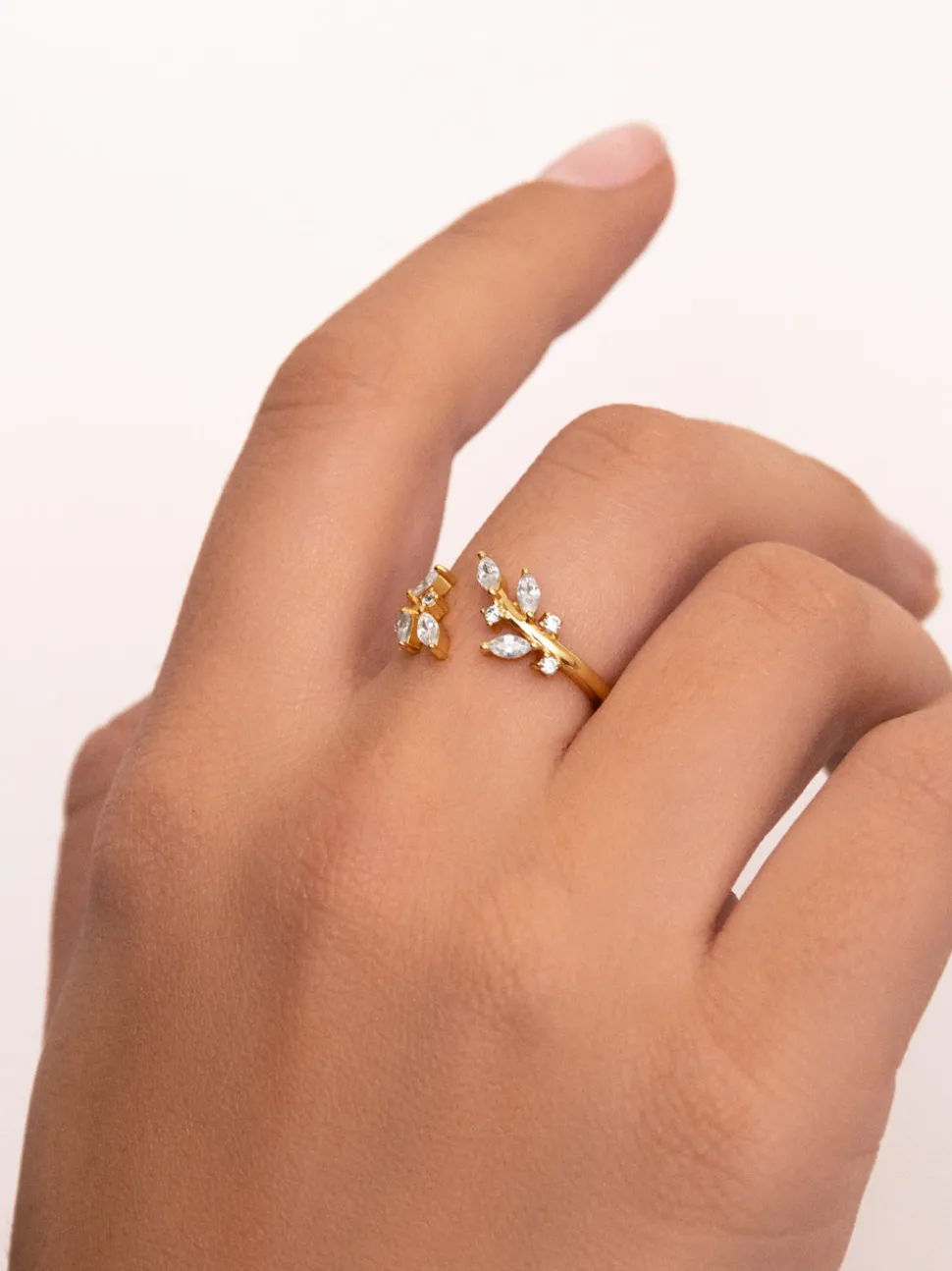 Anillo Buganvilla White Baño Oro