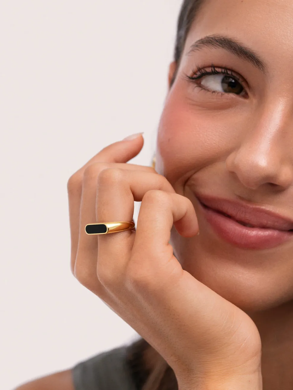 Anillo Proa Negro Acero Baño Oro