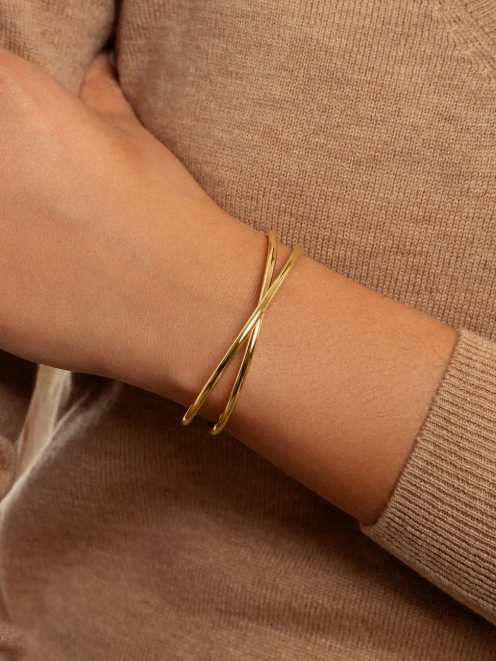 Brazalete Cruzado Acero Baño Oro