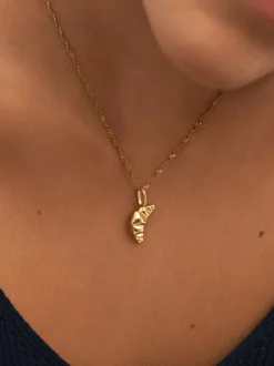 Charm Croissant Baño Oro
