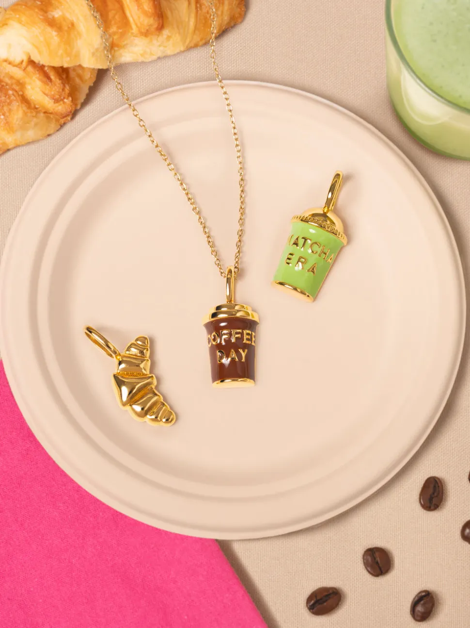 Charm Croissant Baño Oro