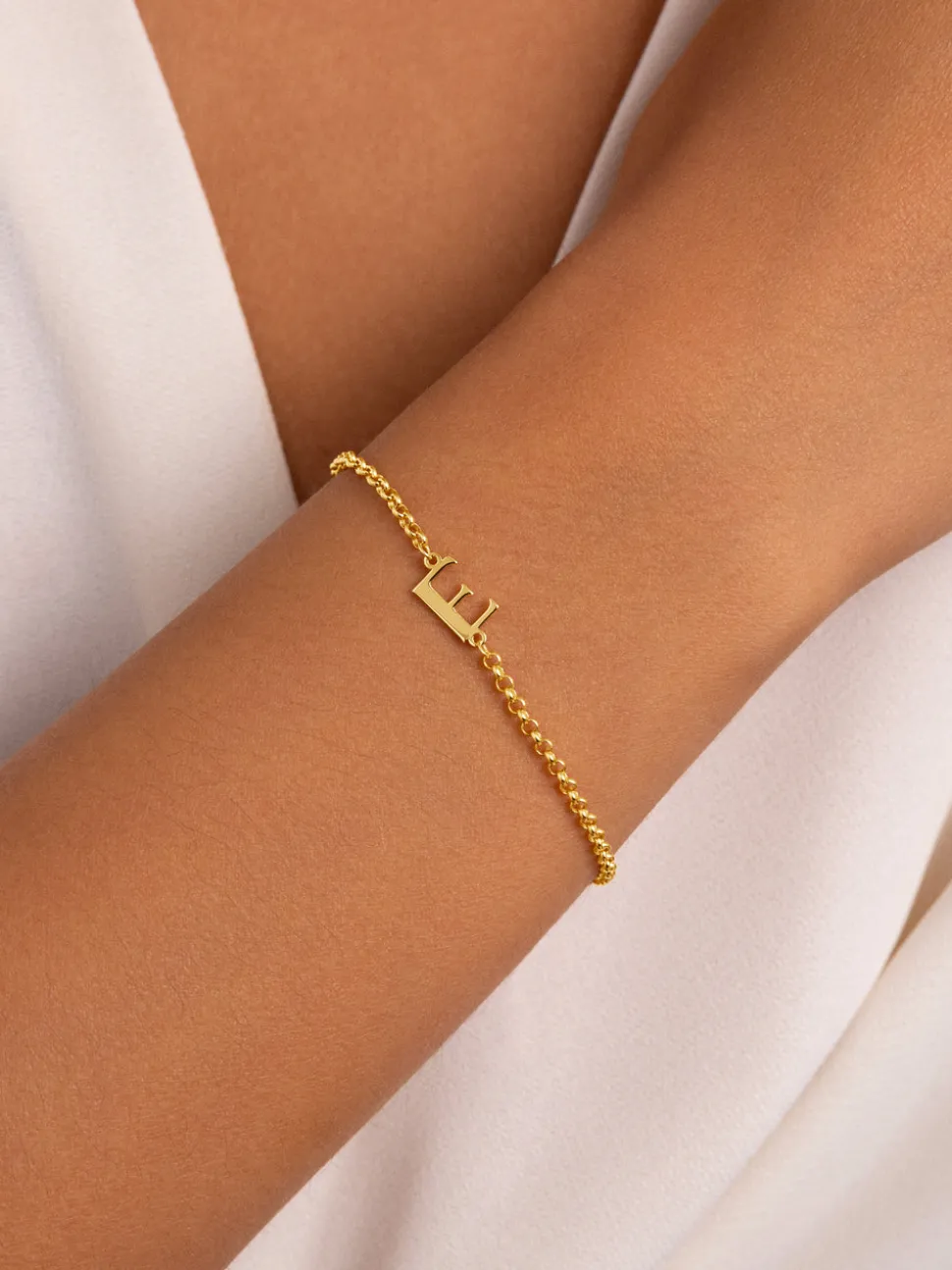 Pulsera Single Letter Plata Baño Oro